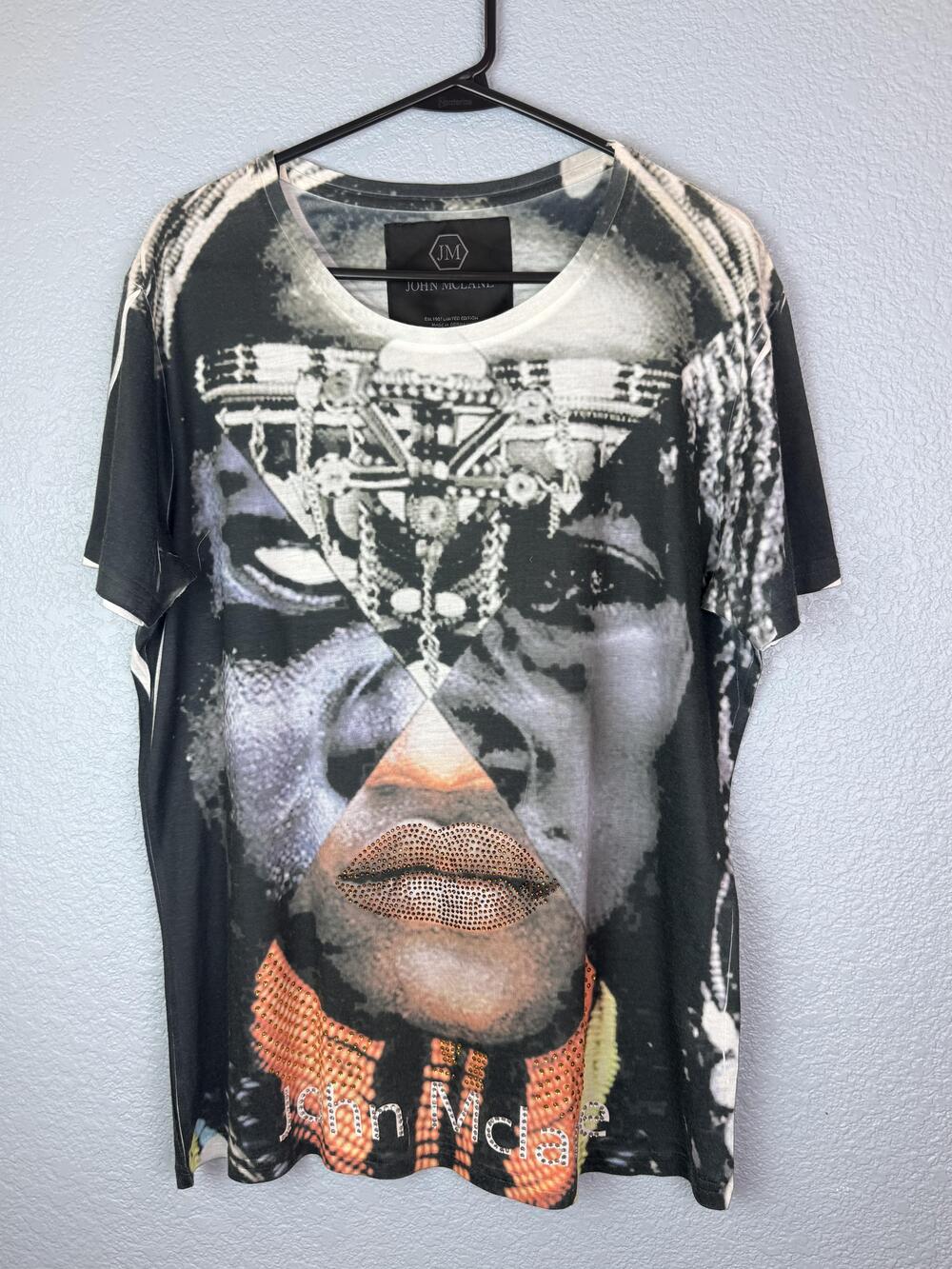 John Mclane Shirt Mens Medium Black Rhinestone Lips African Art Graphic Tee